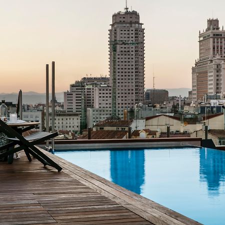 Palacio de los Duques Gran Meliá - The Leading Hotels of the World Madrid Esterno foto The rooftop pool at the hotel