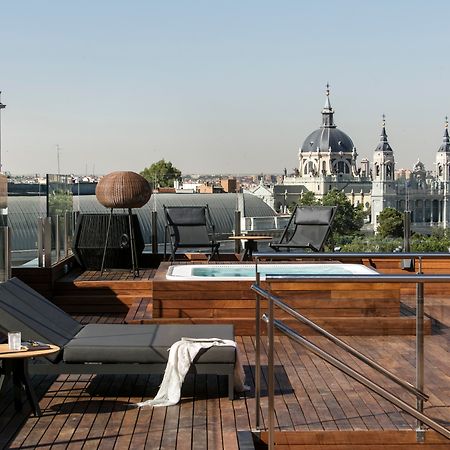 Palacio de los Duques Gran Meliá - The Leading Hotels of the World Madrid Esterno foto Rooftop pool at the Hotel ME Madrid