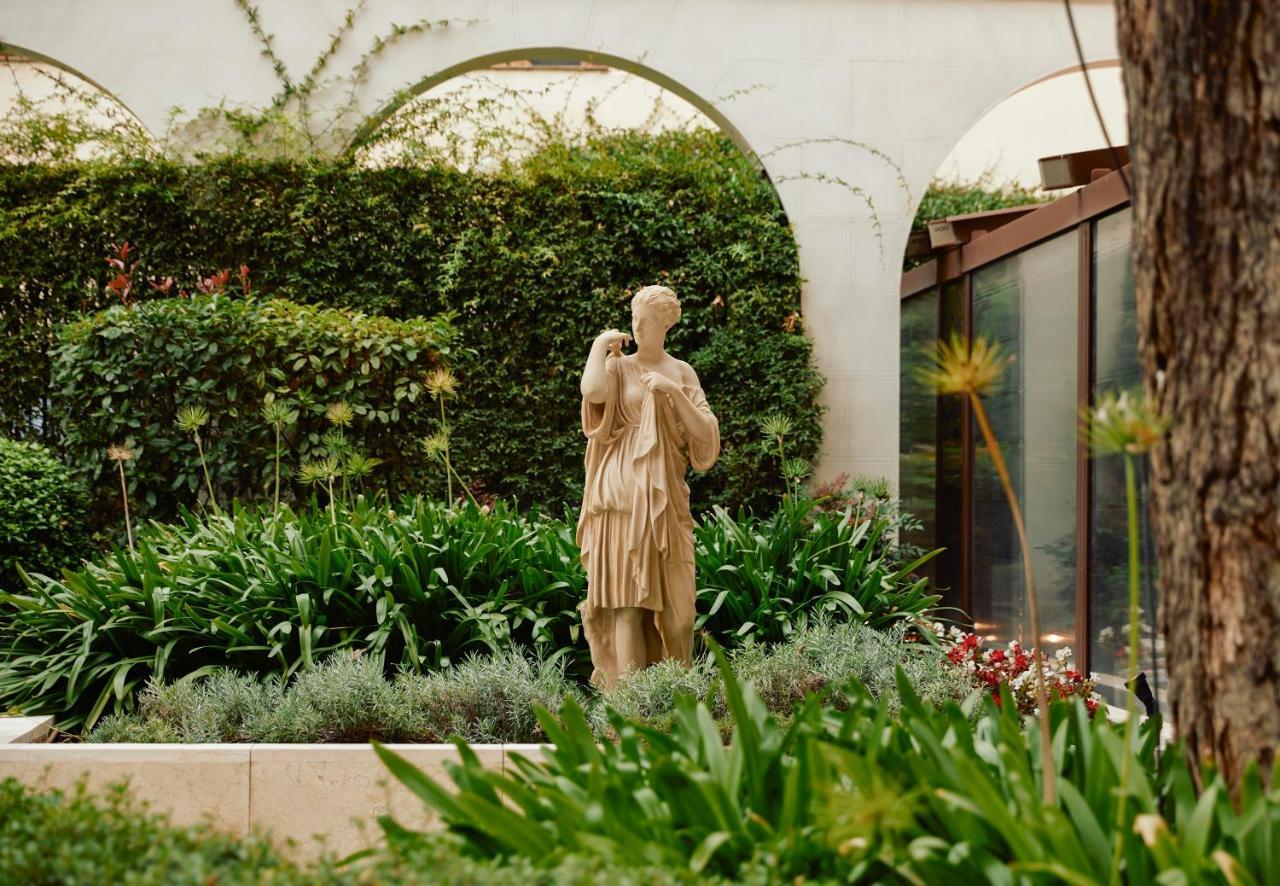 Palacio de los Duques Gran Meliá - The Leading Hotels of the World Madrid Esterno foto The sculpture of the Virgin Mary