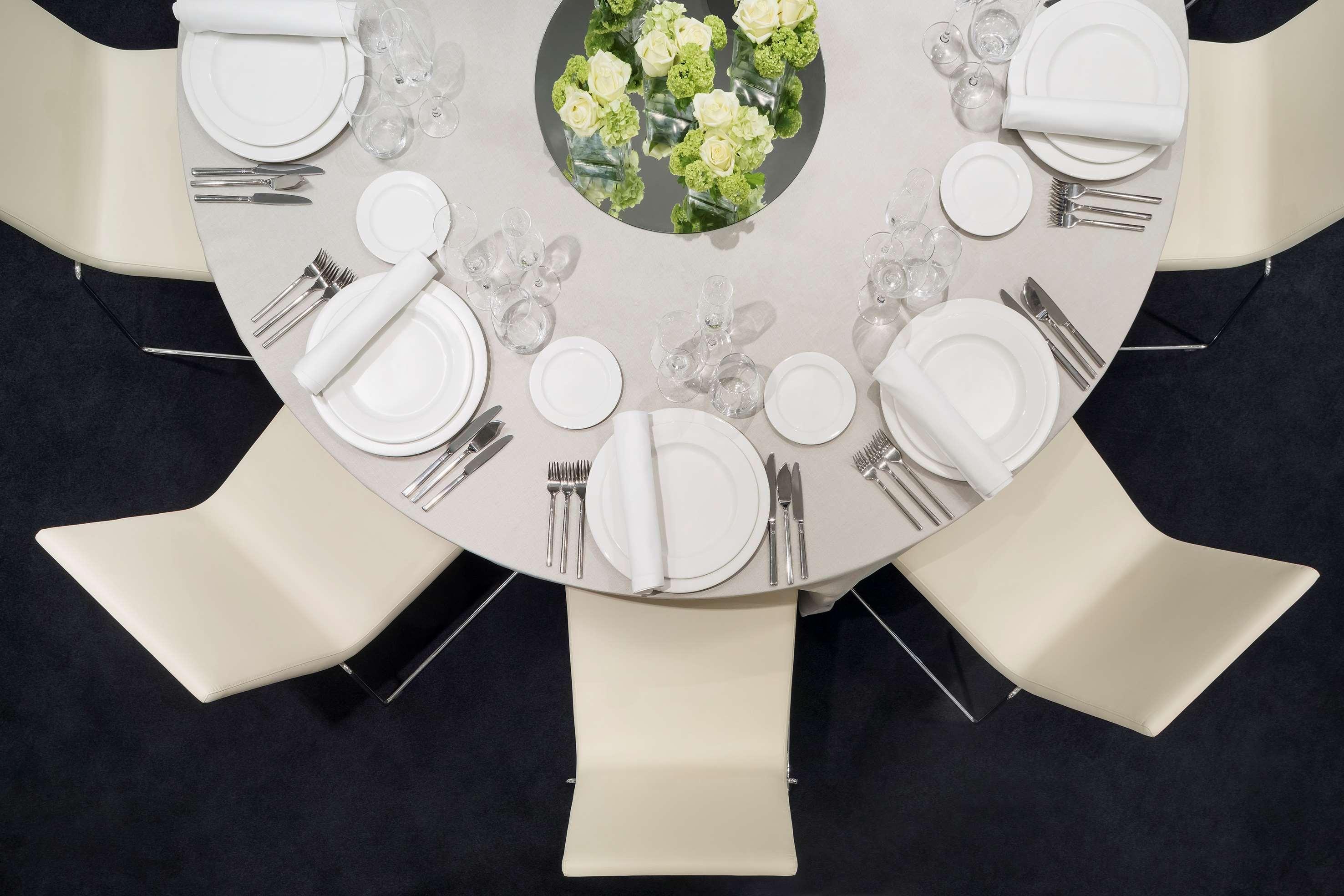 Palacio de los Duques Gran Meliá - The Leading Hotels of the World Madrid Esterno foto A table set for a formal dinner