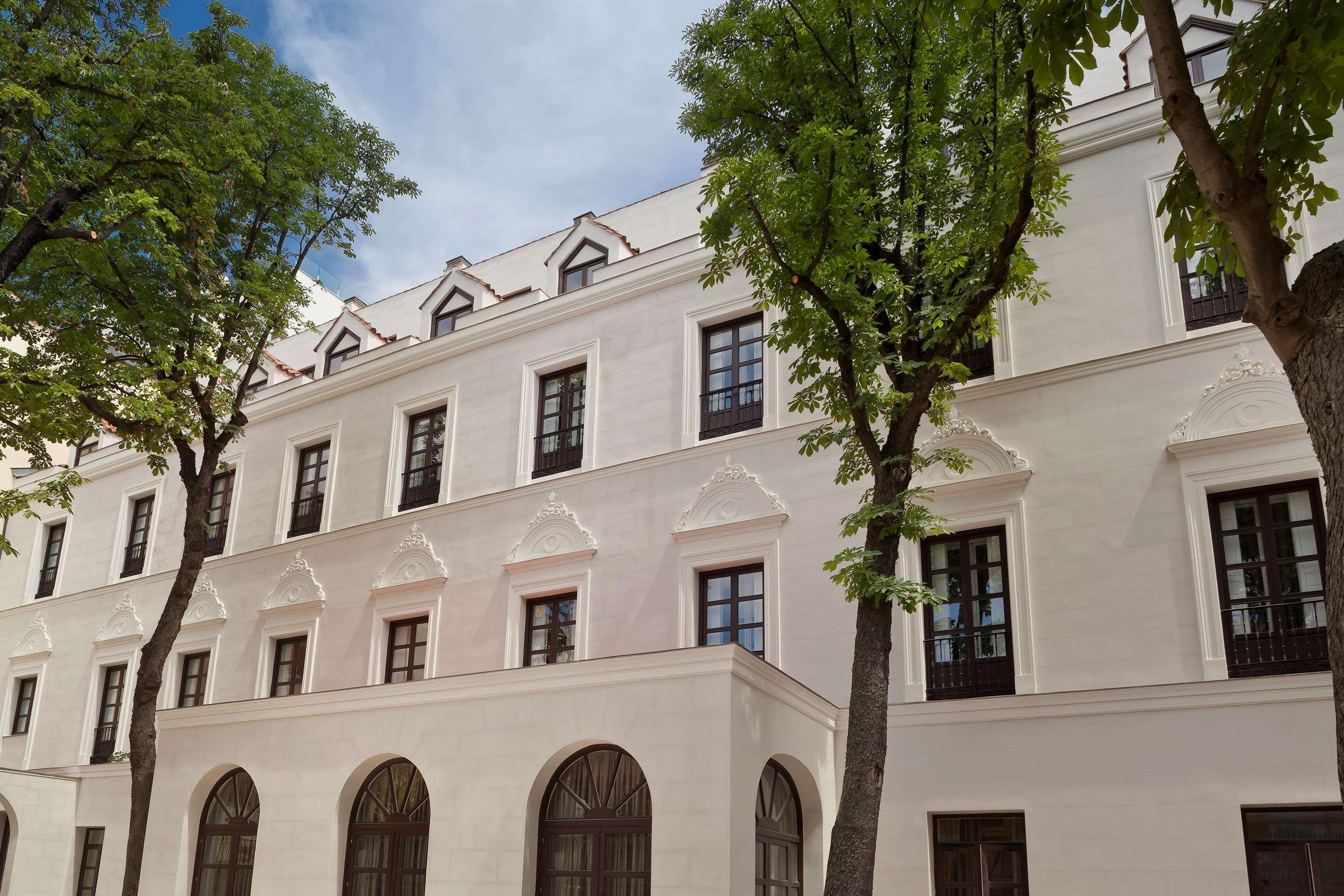 Palacio de los Duques Gran Meliá - The Leading Hotels of the World Madrid Esterno foto The White House, the seat of the government of the Republic of Artsakh