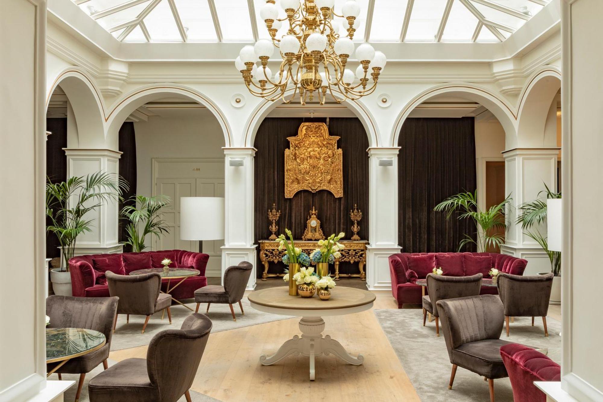 Palacio de los Duques Gran Meliá - The Leading Hotels of the World Madrid Esterno foto The hotel's lobby