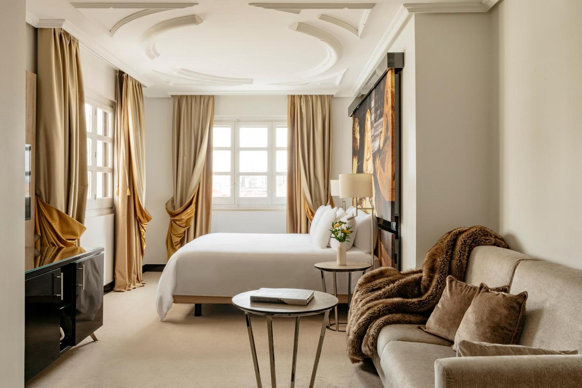 Palacio de los Duques Gran Meliá - The Leading Hotels of the World Madrid Esterno foto A suite at the Mandarin Oriental, Paris