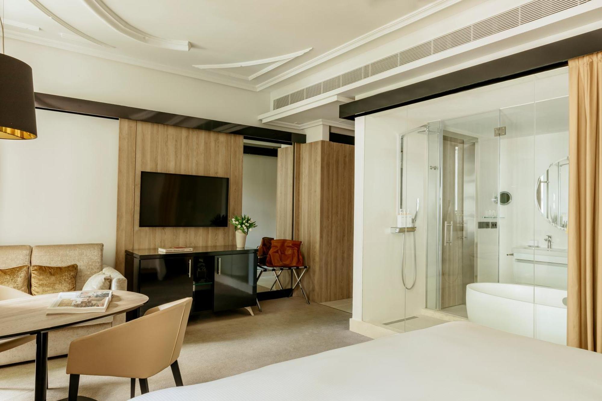 Palacio de los Duques Gran Meliá - The Leading Hotels of the World Madrid Esterno foto A suite at the hotel